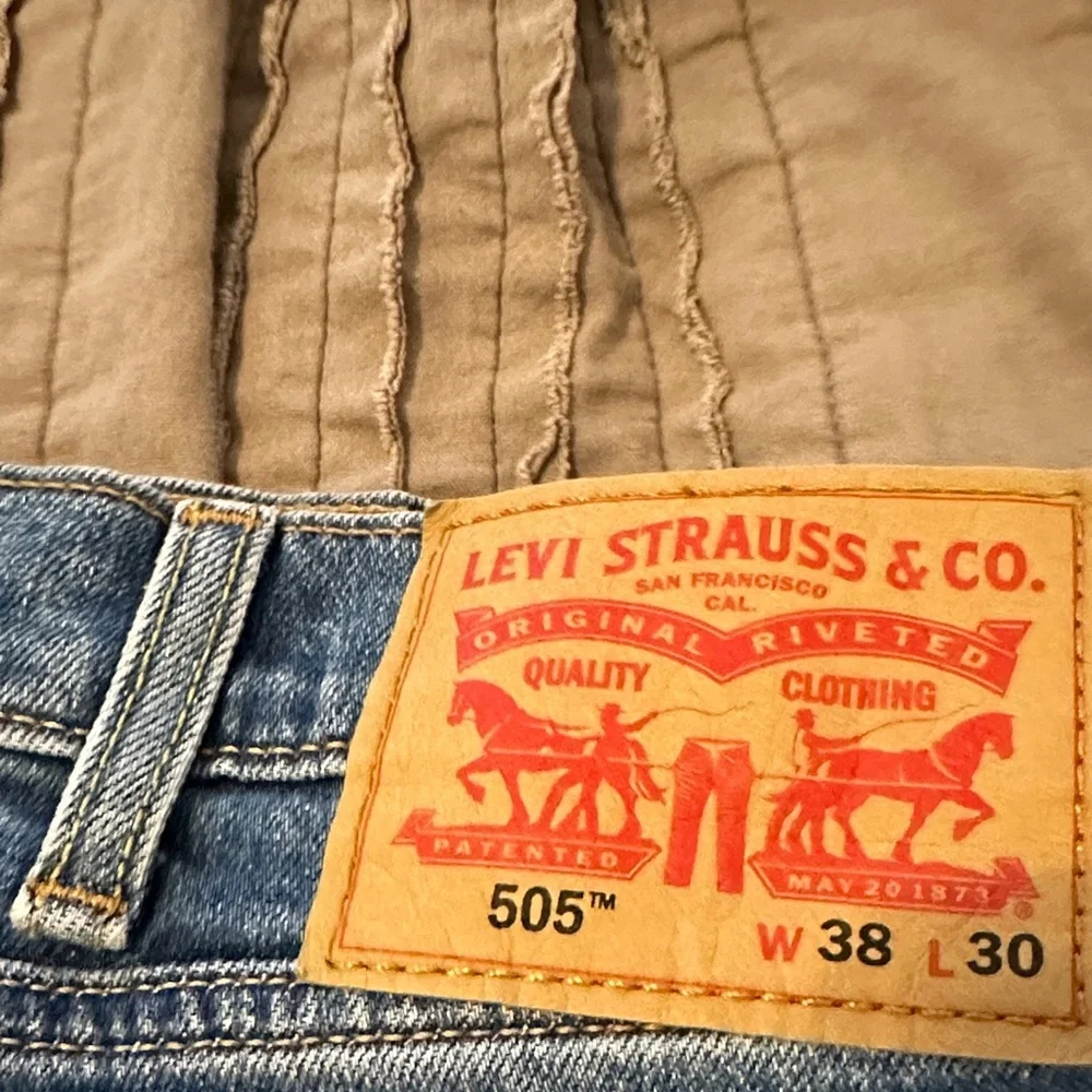 Levi's Men's Classic Jeans in Blue 38x30 excellent condition